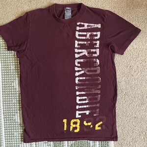Abercrombie & Fitch Men's Maroon Logo Tee